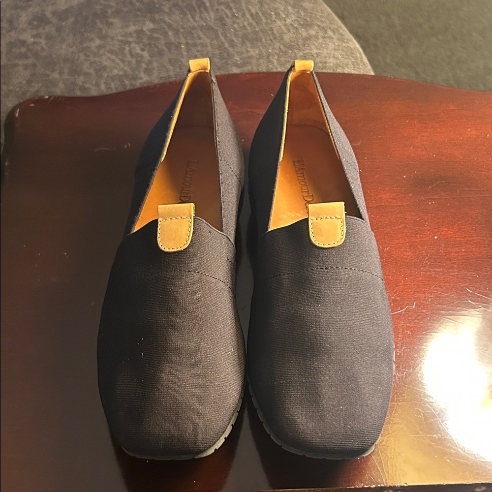 L’Amour Des Pieda Brand New Black and Tan Loafers, Sz 7 1/2